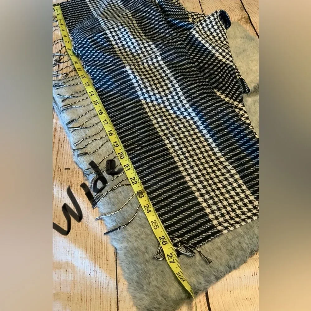 NWT Houndstooth Scarf With Fringe